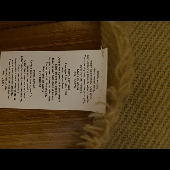 Super soft and cozy blanket fringe acrylic wrap - Picture 4 of 4